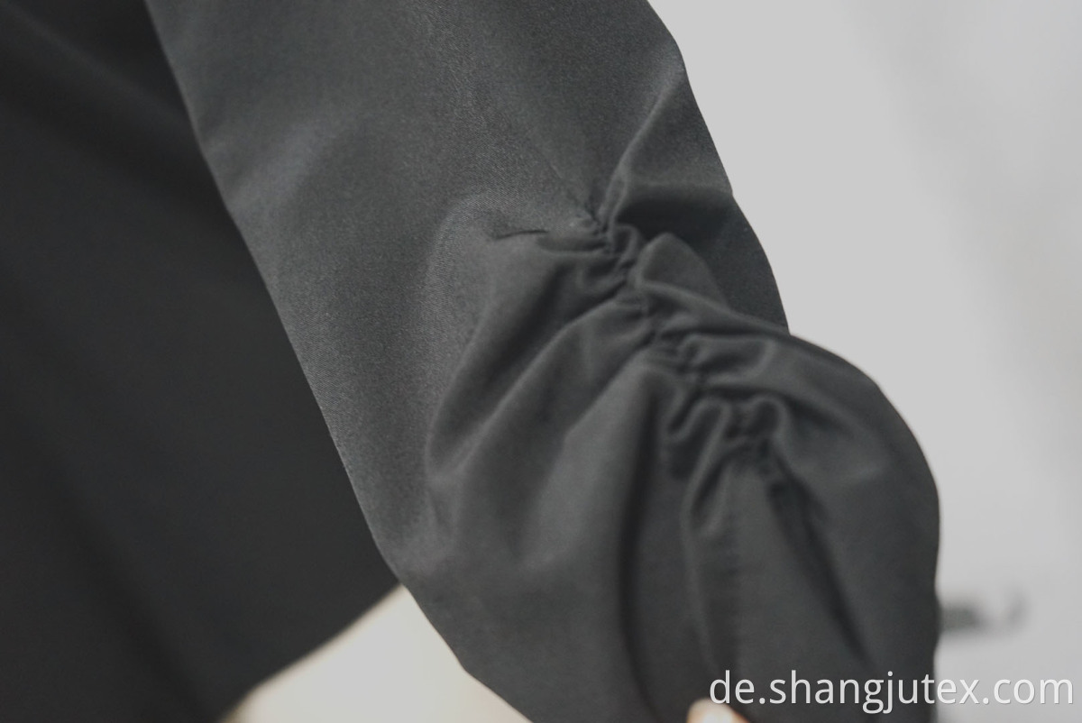 sleeve opeing have shirring of jackets